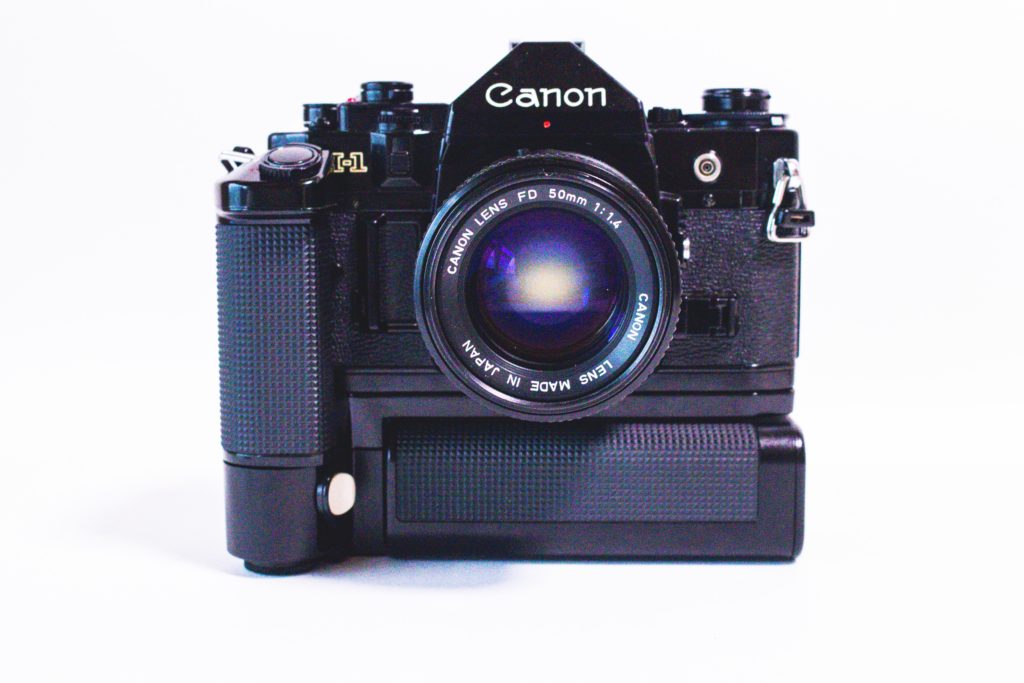 大人気商品 【名機 スーパーシューター】キャノンA-1＋単焦点2本 フィルムカメラ 動作OK フィルムカメラ